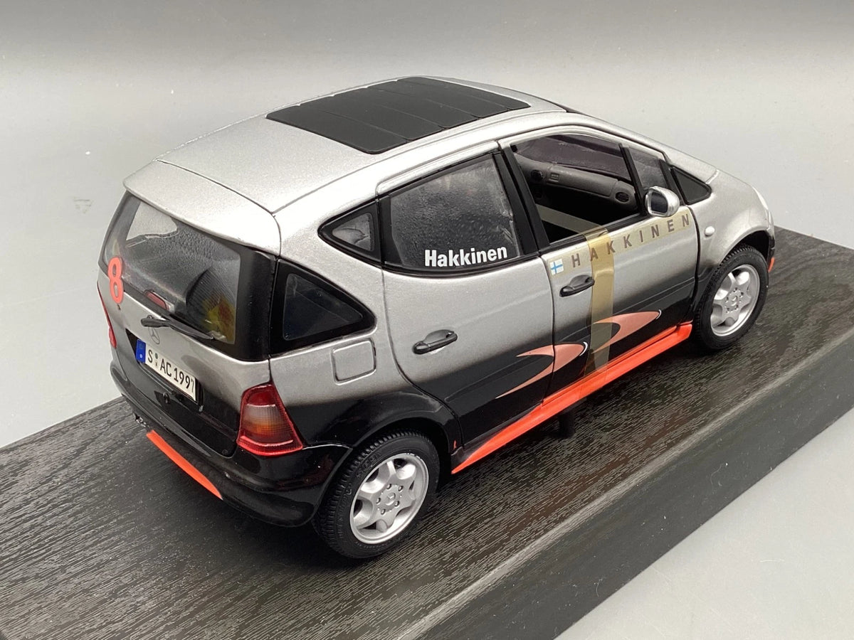 Modellautos 1:18 Maisto Mercedes Benz A-Class F1 Design Hakkinen mit OVP