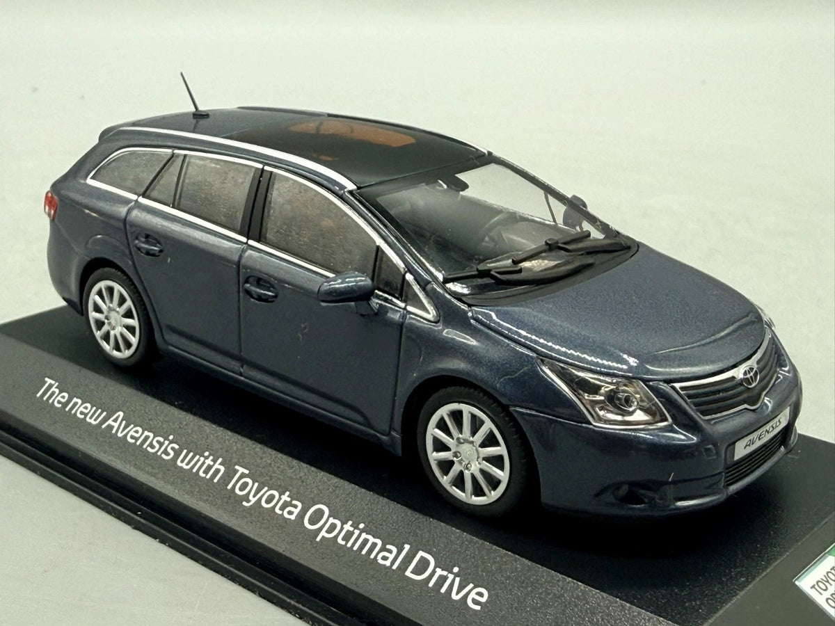 Modellautos 1:43 Minichamps Toyota Aventis mit OVP