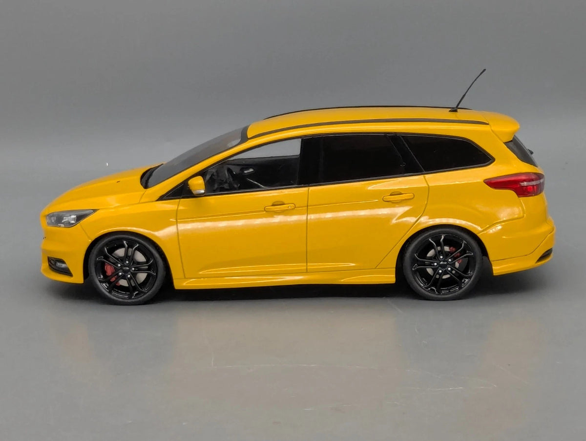 Modellautos 1:18 MCG Modelcar Group 18464 Ford Focus ST Estate Gelb mit Vitrine