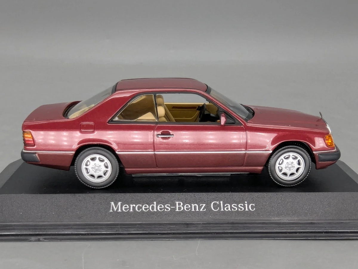 Modellautos 1:43 Minichamps Mercedes Benz 300 CE Coupe Almandin-Rot Dealer OVP