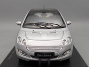 Modellautos 1:18 Kyosho Smart Forfour Starlight Silver mit Dealer OVP