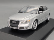 Modellautos 1:43 Minichamps Audi A4 B7 Avus Silber Metallic mit Dealer OVP