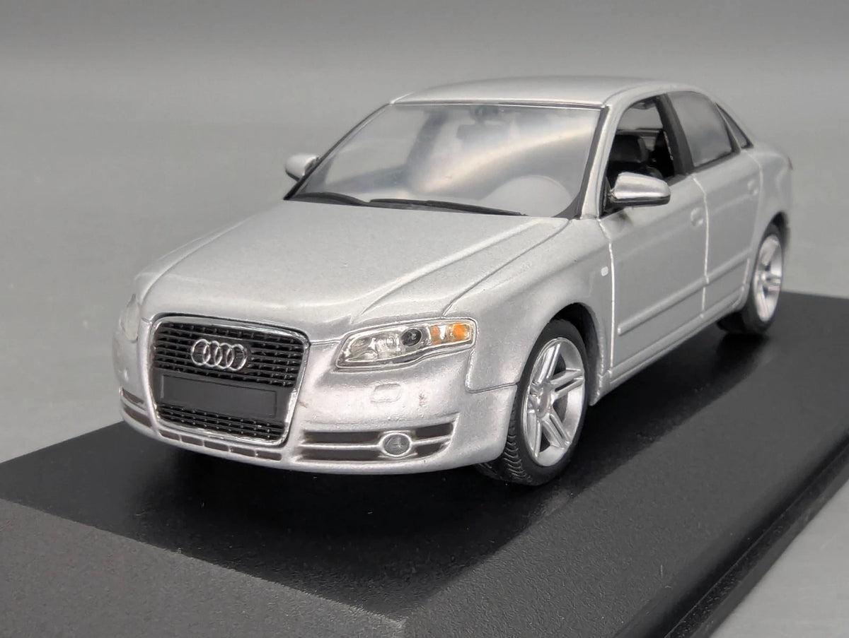 Modellautos 1:43 Minichamps Audi A4 B7 Avus Silber Metallic mit Dealer OVP