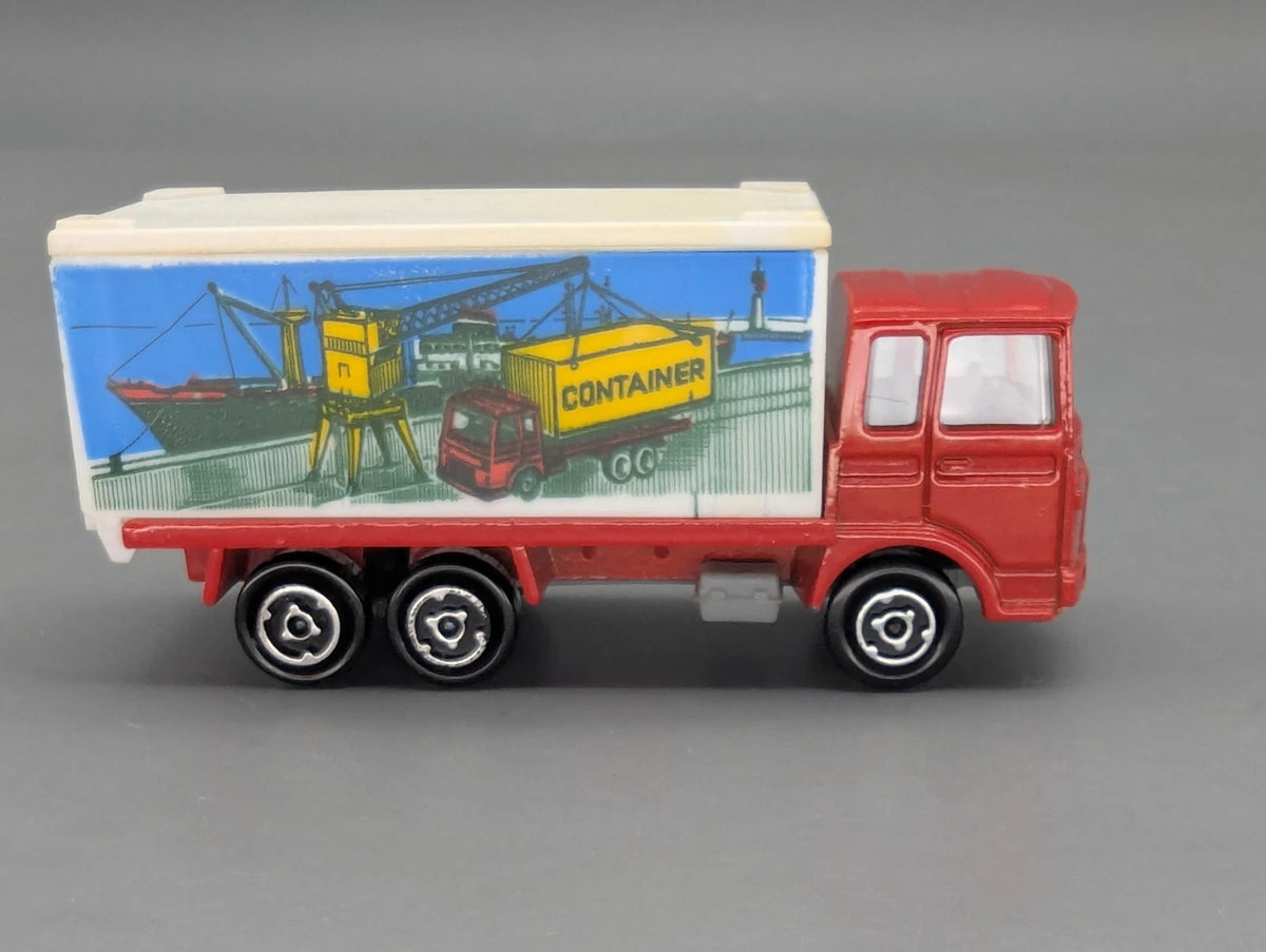 Modellautos 1:100 Majorette 214 Saviem Container + Original Majorette Vitrine
