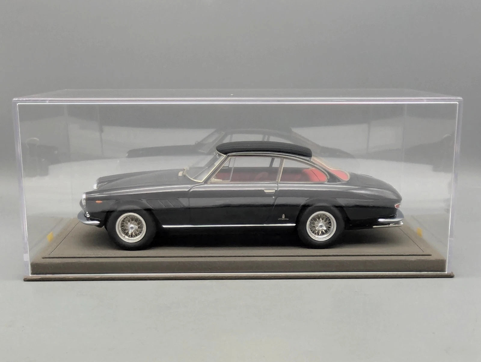Modellautos 1:18 BBR Ferrari 330 GT 2+2 Limitiert 1/32 Lederplatte Vitrine OVP