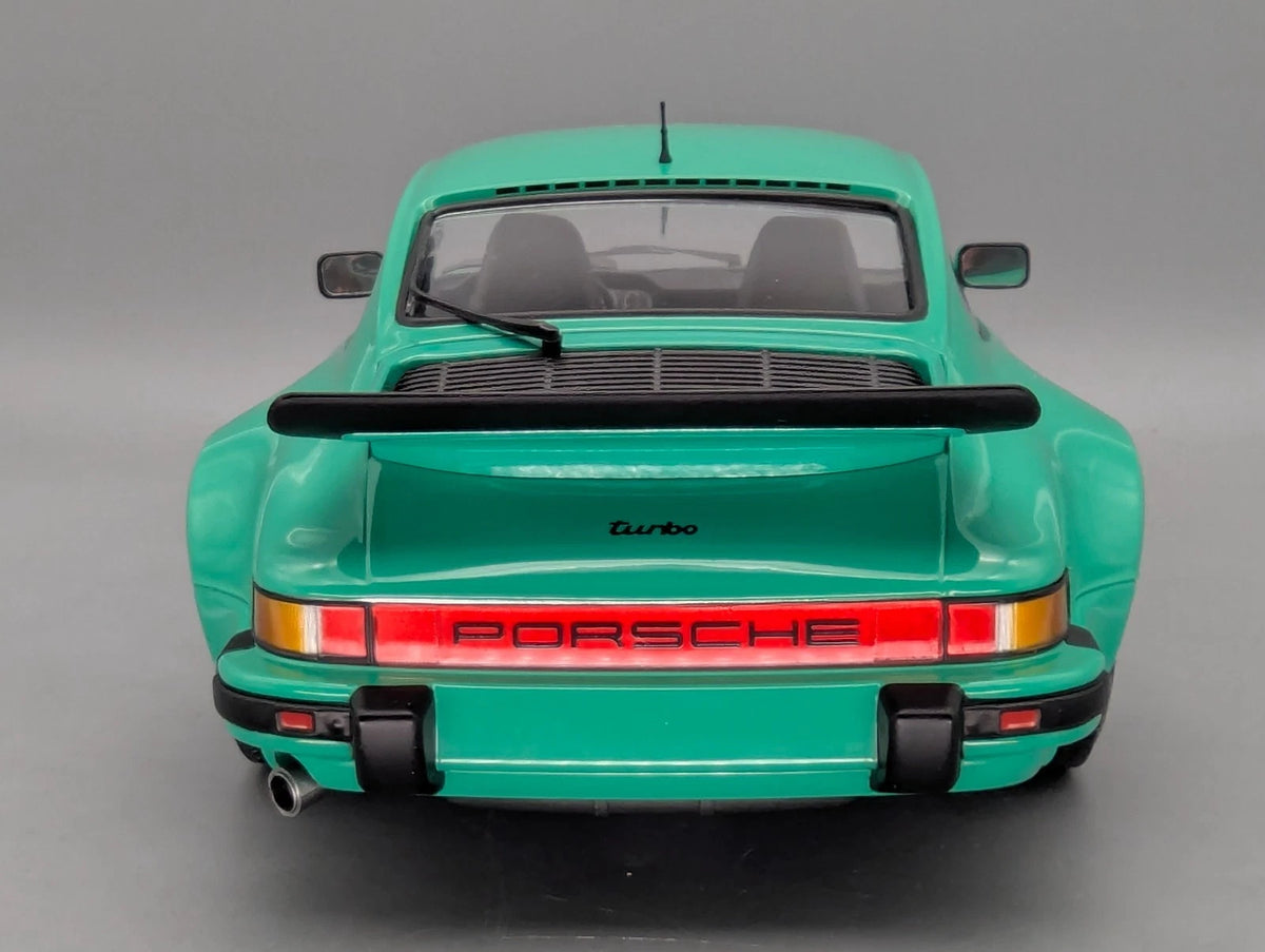 Modellautos 1:12 Minichamps Porsche 911 Turbo 1977 Grün mit OVP