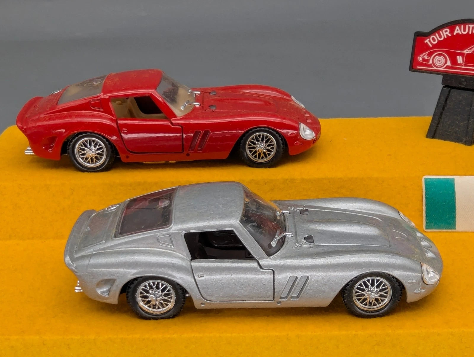 Modellautos 1:43 Solido Ferrari GTO TdF 1963 1964 2-tlg Set #165 #172 mit OVP