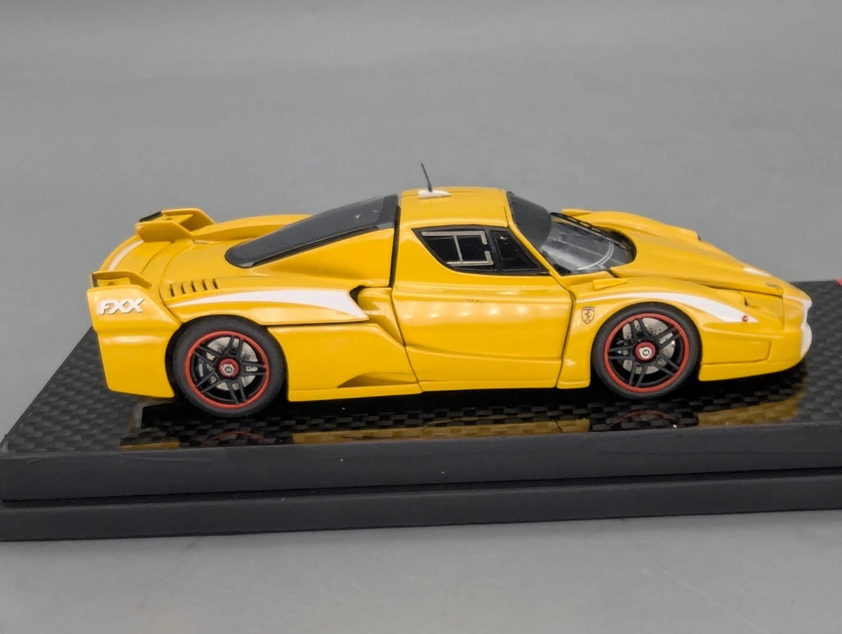 Modellautos 1:43 MR Ferrari FXX mit Open Door Funktion 65/100 OVP