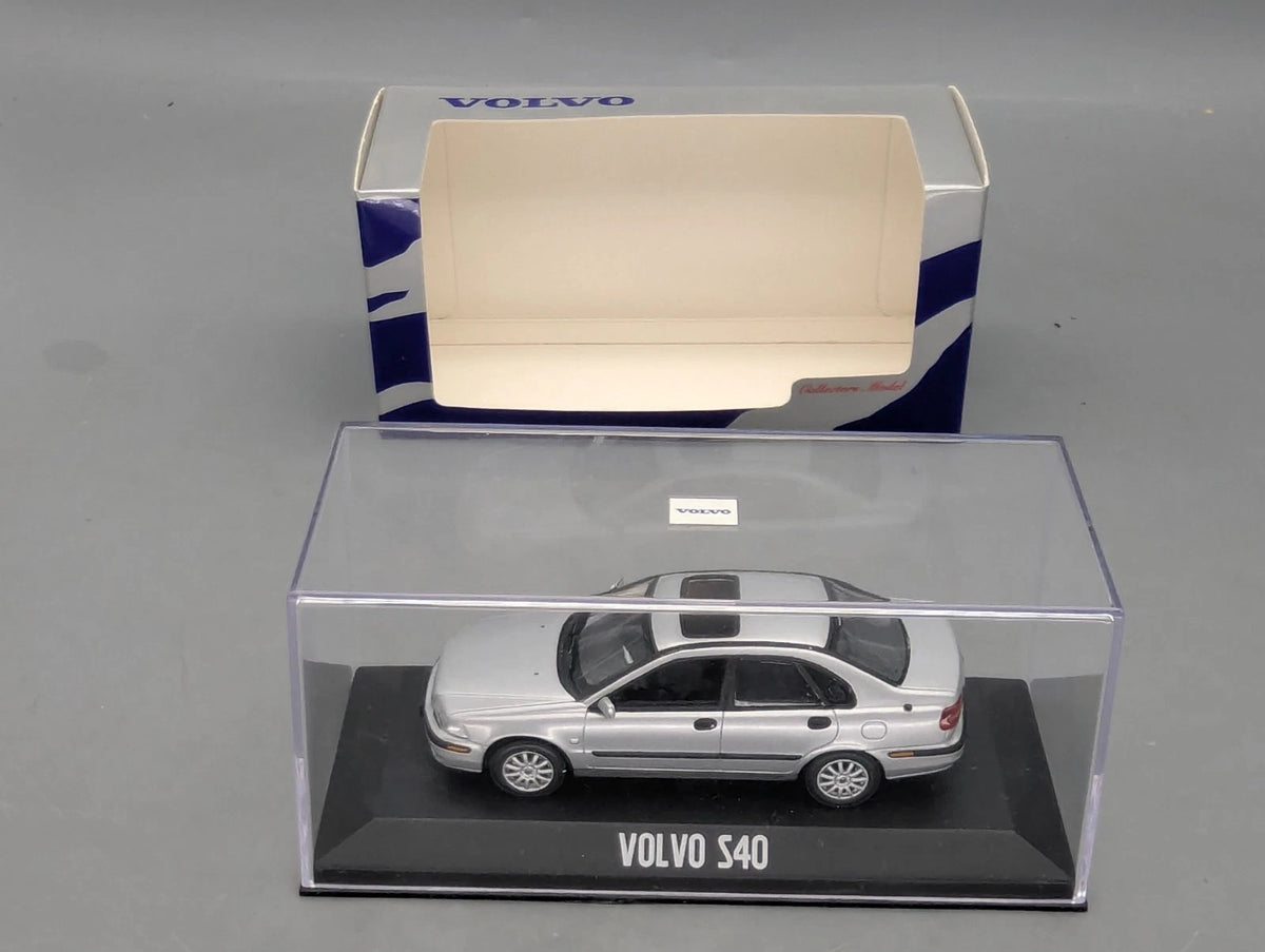 Modellautos 1:43 Minichamps Volvo S40 Silber Metallic mit Dealer OVP