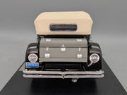 Modellautos 1:18 Signature Models SIG18110 1934 Duesenberg Grün mit OVP