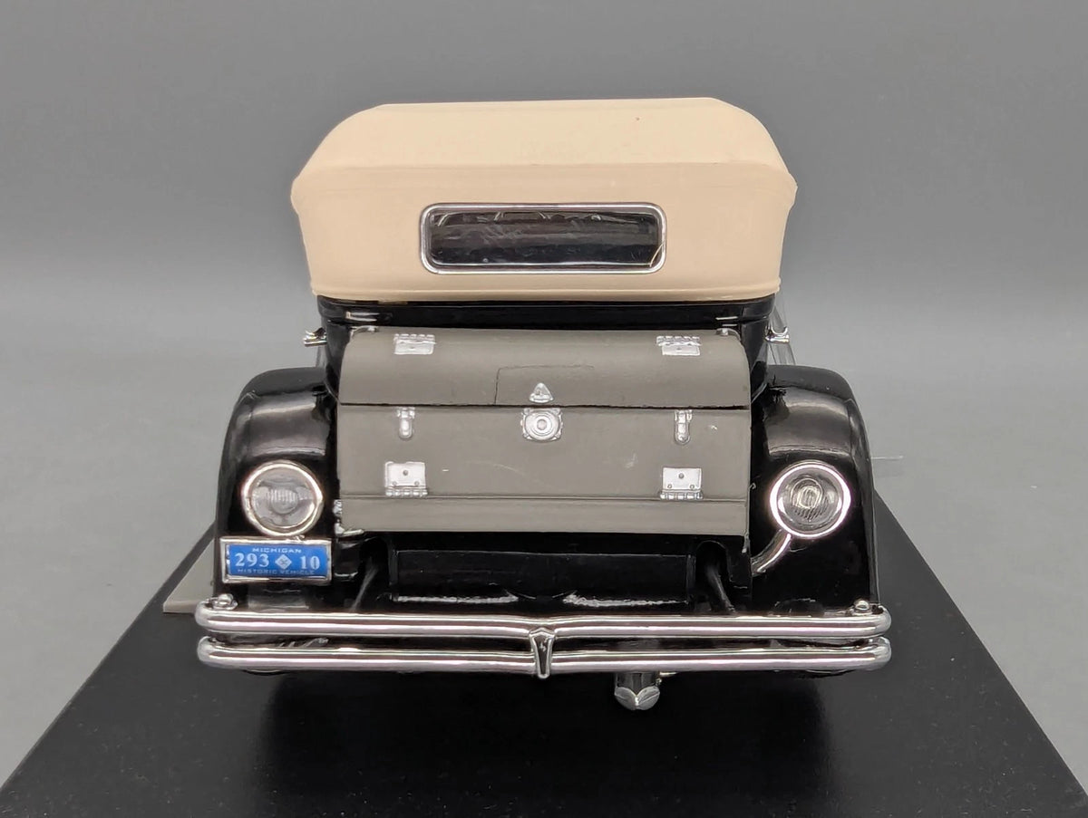 Modellautos 1:18 Signature Models SIG18110 1934 Duesenberg Grün mit OVP