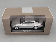 Modellautos 1:43 Minichamps Mercedes Benz CLS-Klasse mit Dealer OVP