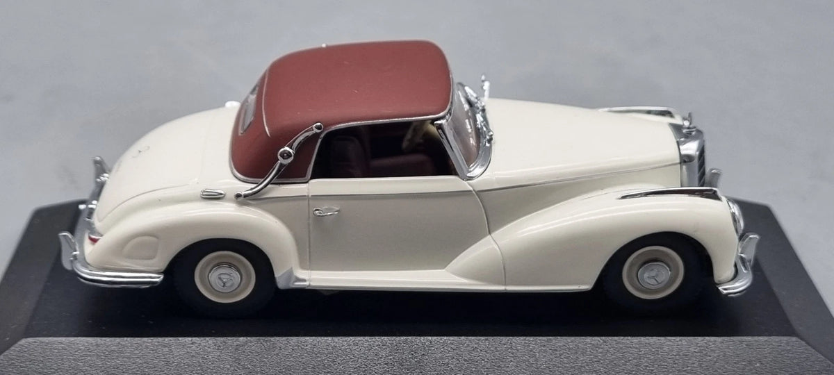 Modellautos 1:43 Minichamps Mercedes-Benz 300 S Cabriolet soft top white OVP