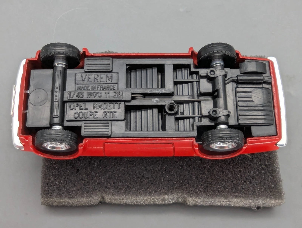 Modellautos 1:43 Verem Opel Kadett Coupe GTE  mit Original Verem Vitrine