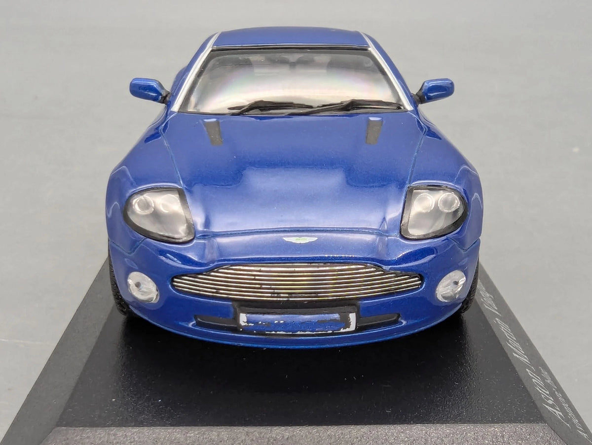 Modellautos 1:43 Minichamps Aston Martin Vanquish 2002 Blau Metallic mit OVP
