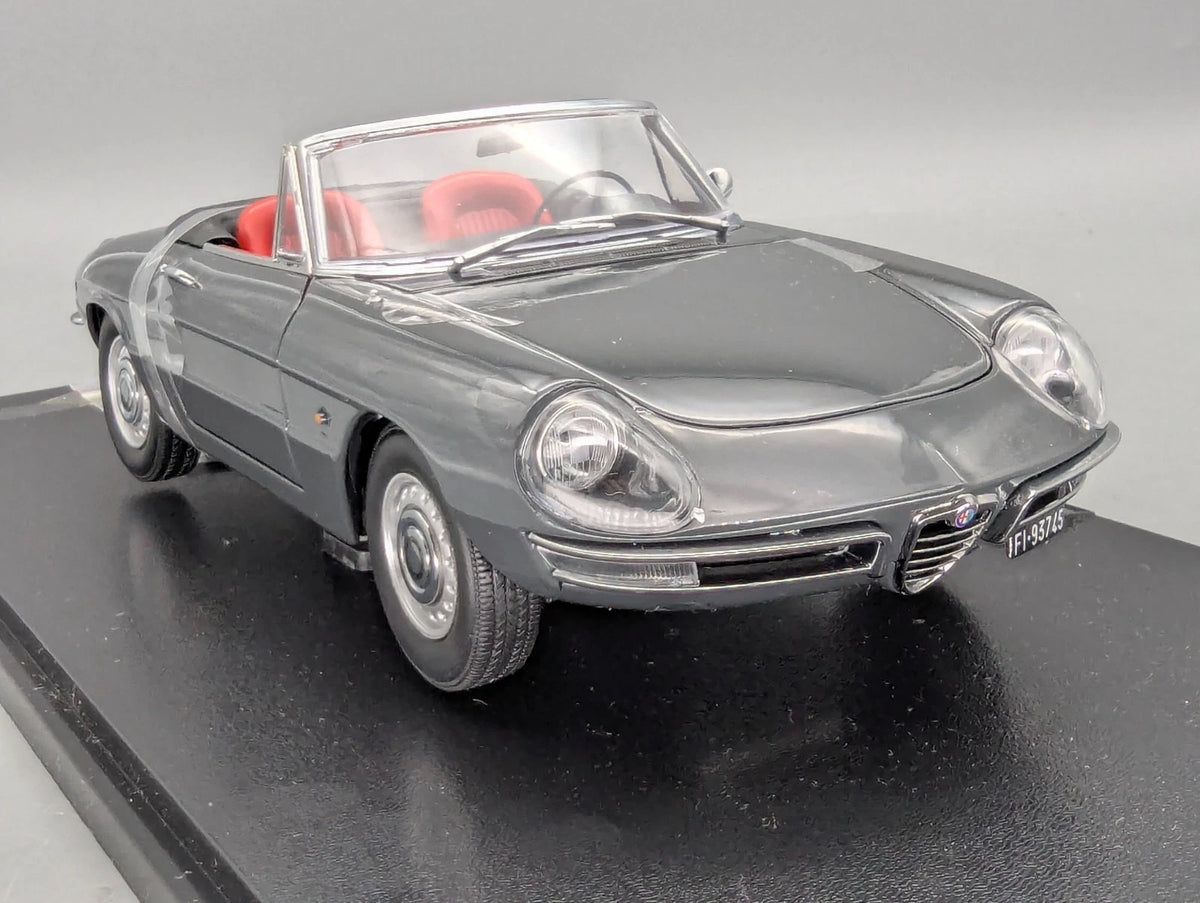 Modellautos 1:18 Touring Modelcars Alfa Romeo Duetto Spider 1966 Grau mit OVP