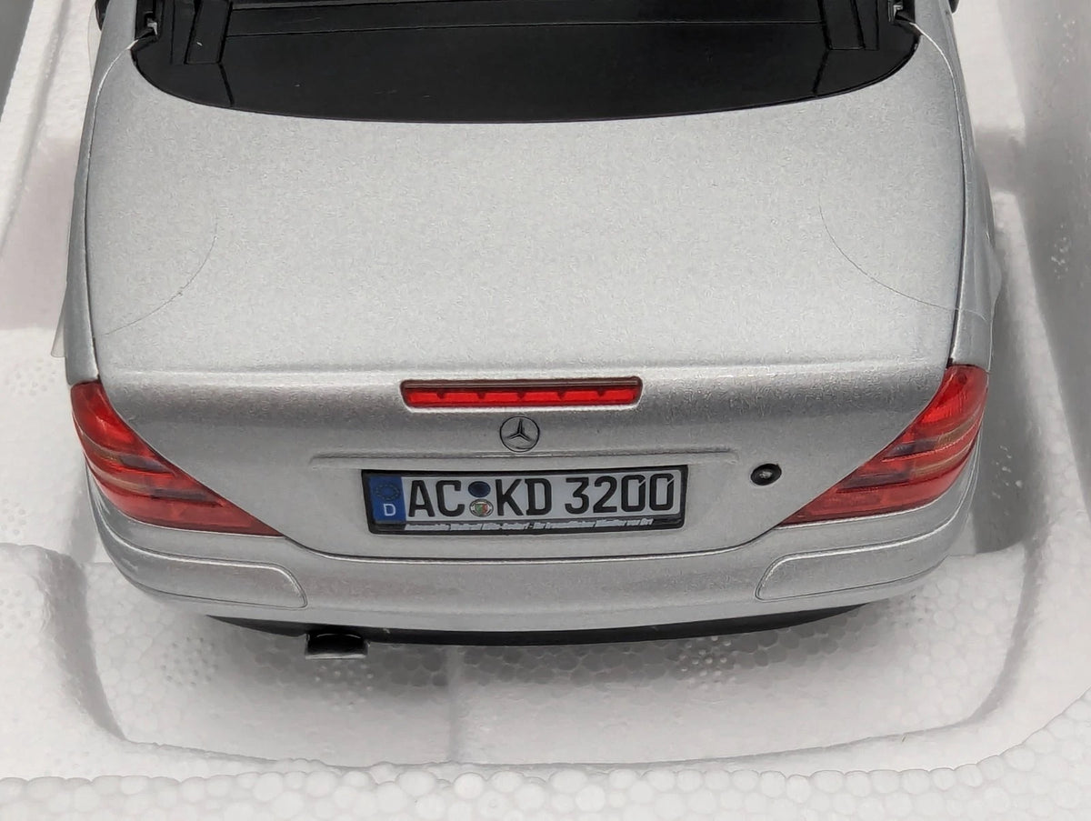 Modellautos 1:18 Norev Mercedes-Benz SLK 1996 Brillant Silver mit OVP
