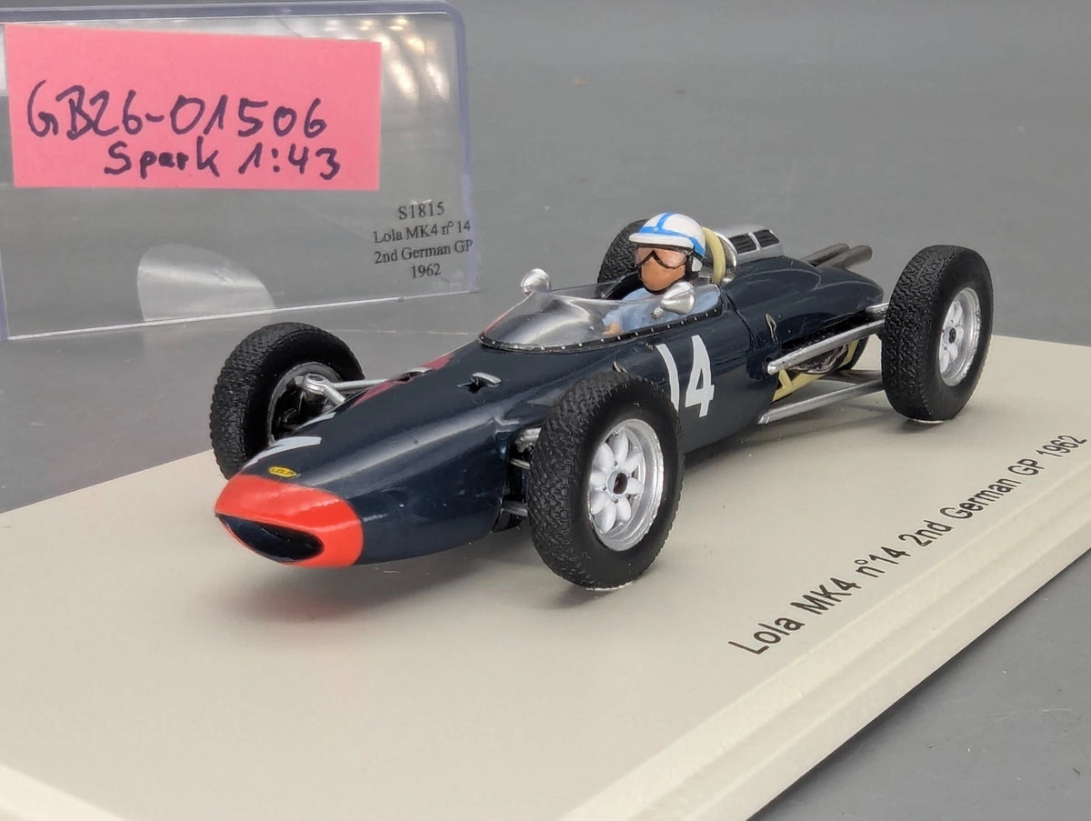 Modellautos 1:43 Spark S1815 Lola MK4 2nd German GP 1962 #14 Surtees Vitrine