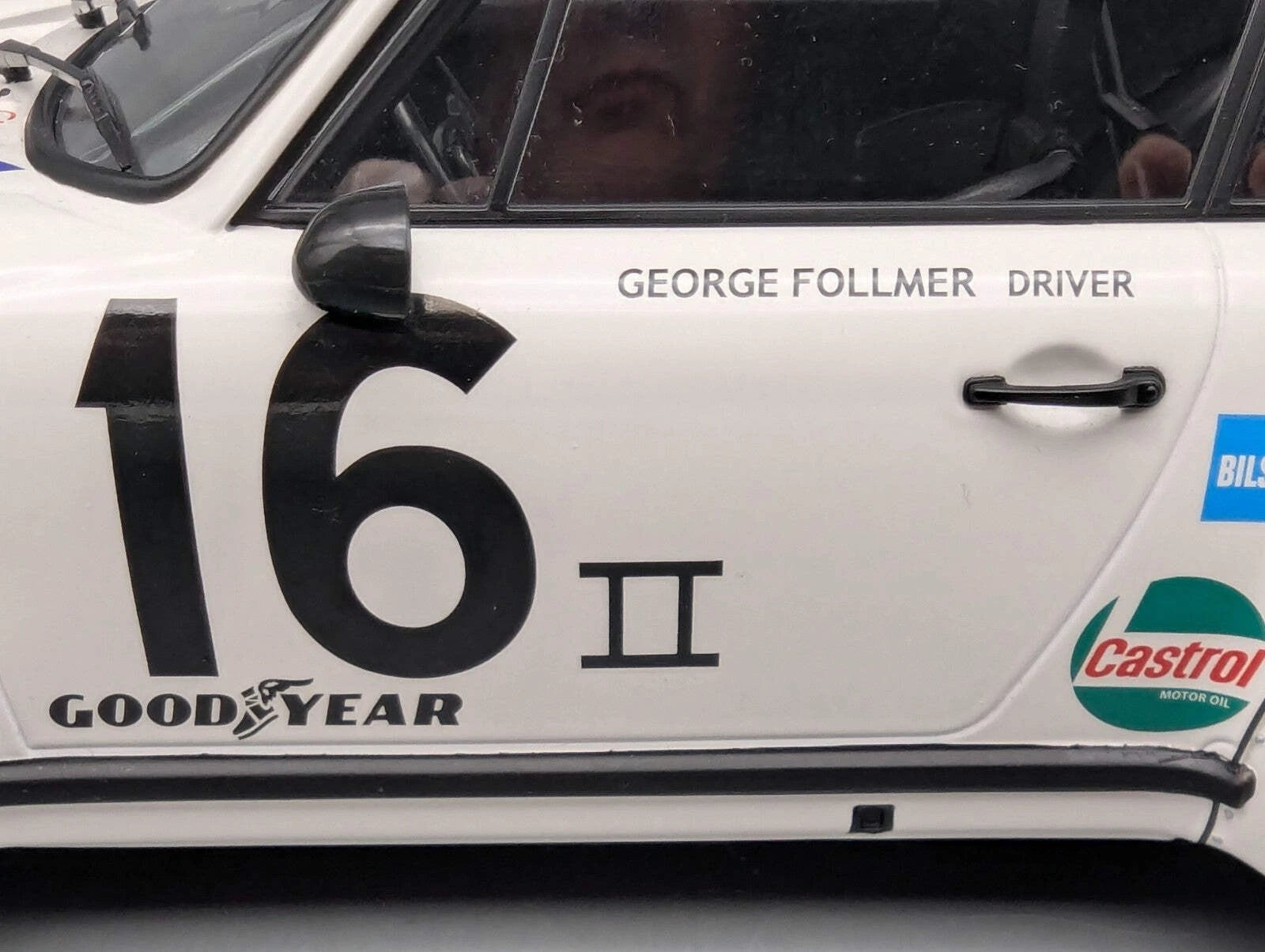 Modellautos 1:12 Minichamps Porsche 934 RSR Turbo WINNER 76 #16. Follmer Vitrine