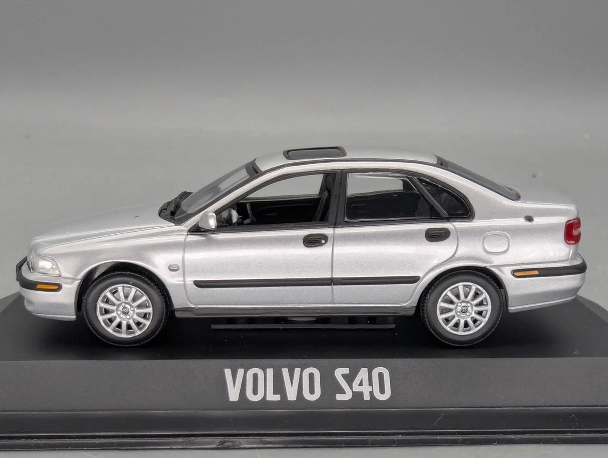 Modellautos 1:43 Minichamps Volvo S40 Silber Metallic mit Dealer OVP