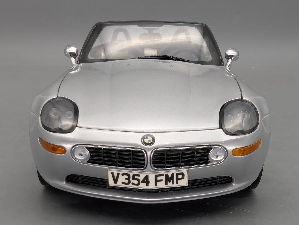 Modellautos 1:18 Kyosho BMW Z8 James Bond 007 Edition 1999 Silber mit OVP