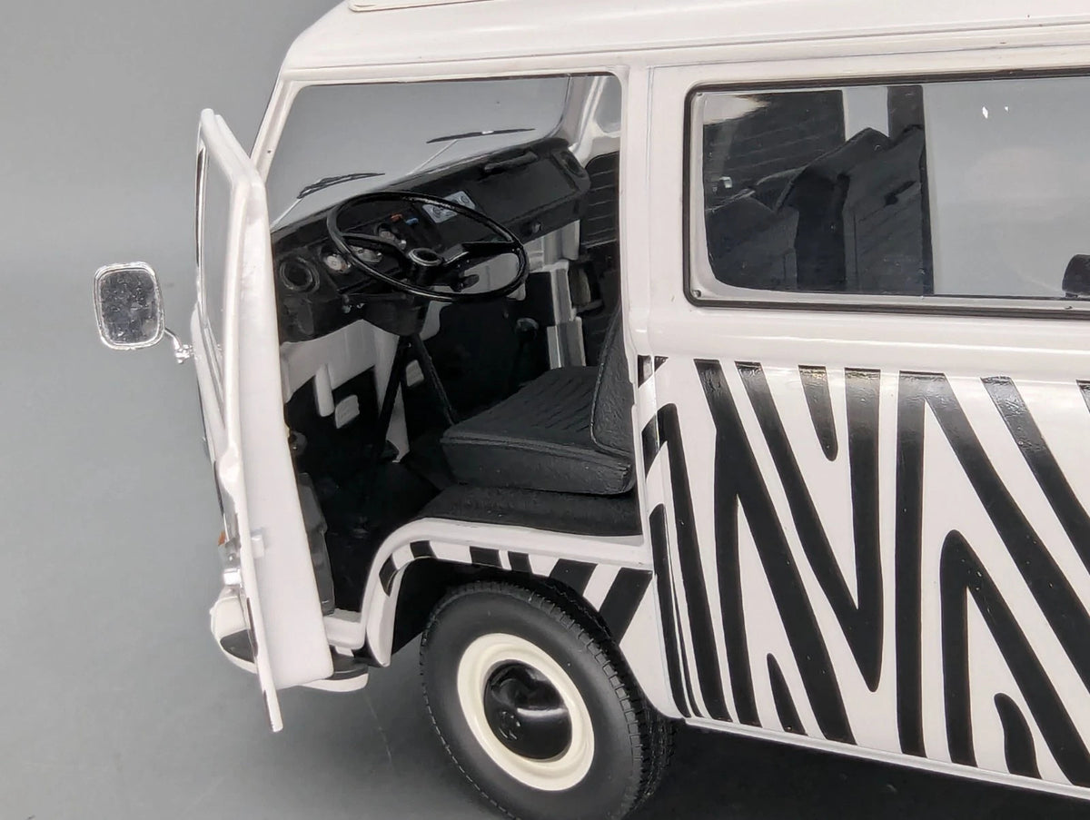 Modellautos 1:18 Schuco Volkswagen VW T2a Bus Safari mit OVP