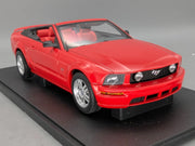 Modellautos 1:18 Autoart 73061 Ford Mustang GT Convertible 2006 Rot mit OVP