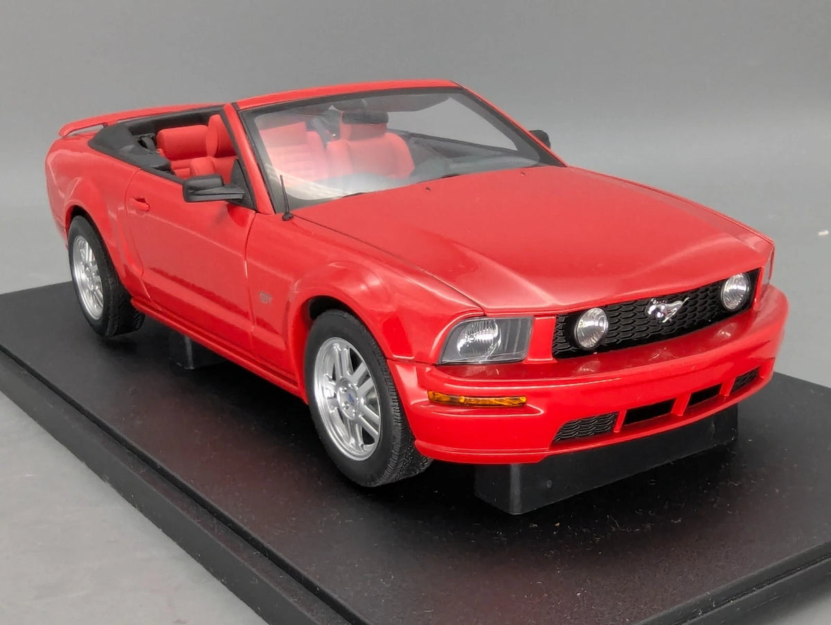 Modellautos 1:18 Autoart 73061 Ford Mustang GT Convertible 2006 Rot mit OVP
