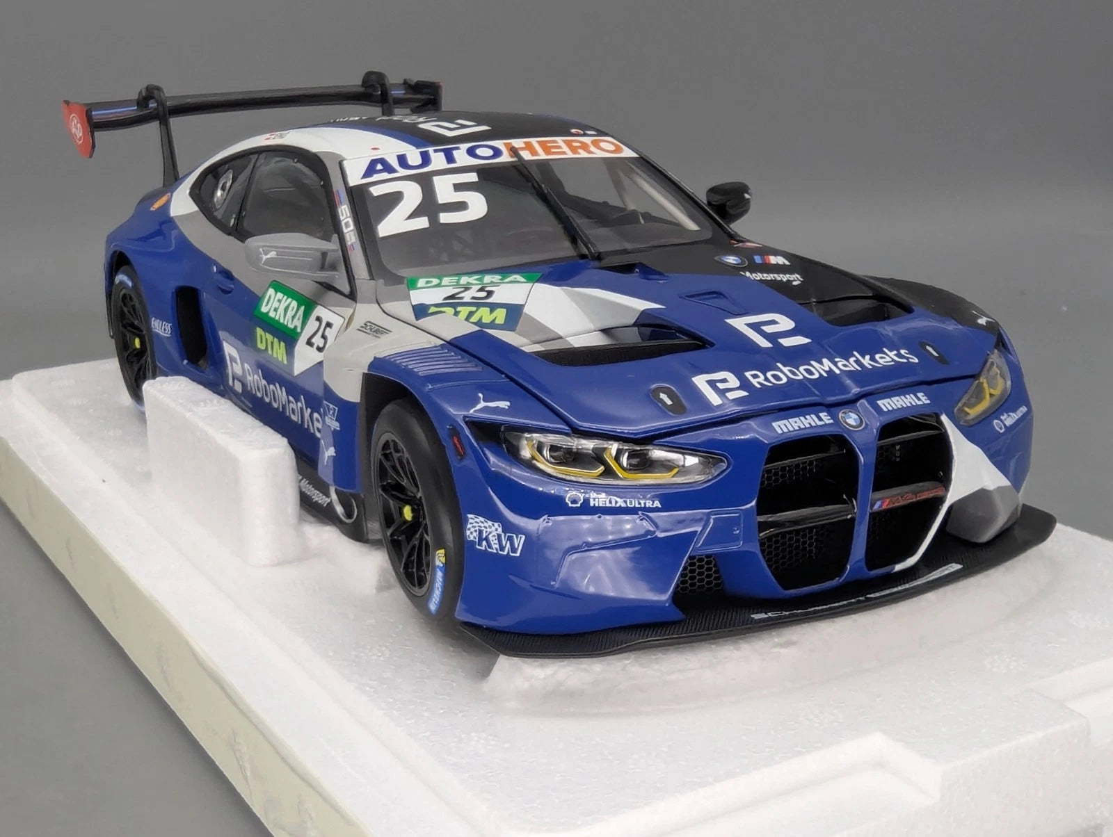 Modellautos 1:18 Minichamps BMW M4 GT3 DTM 2022 Schubert #25 Philipp Eng mit OVP