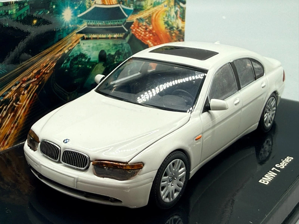 Modellautos 1:43 Minichamps BMW 7 Series Flavours of Asia Weiß mit OVP