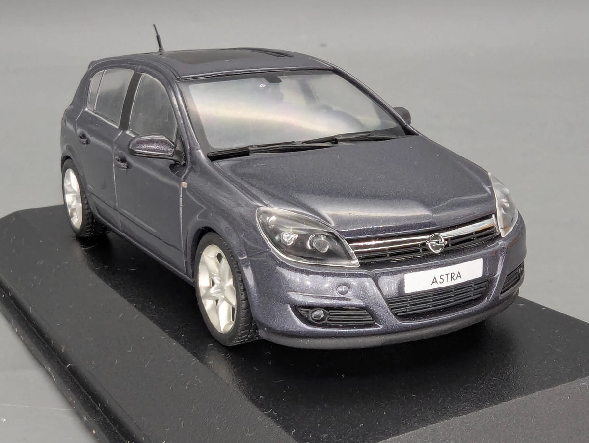 Modellautos 1:43 Minichamps Opel Astra Blau Grau Metallic mit Dealer OVP