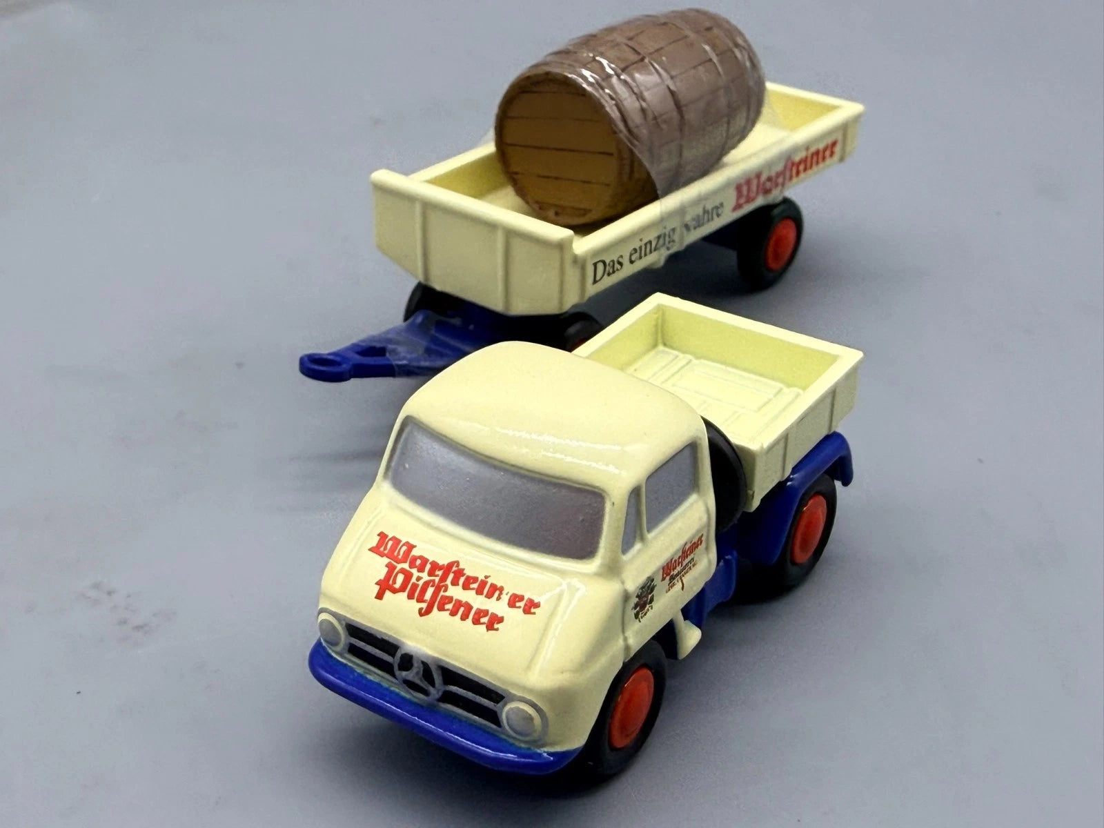 Modellautos 1:90 Schuco Piccolo 2er-Set Unimog + Anhänger Warsteiner in OVP