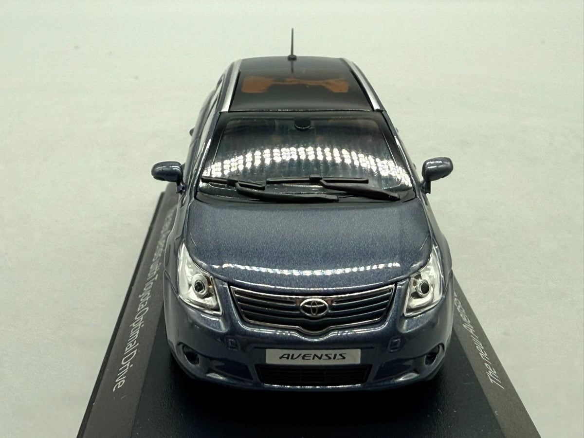Modellautos 1:43 Minichamps Toyota Aventis mit OVP