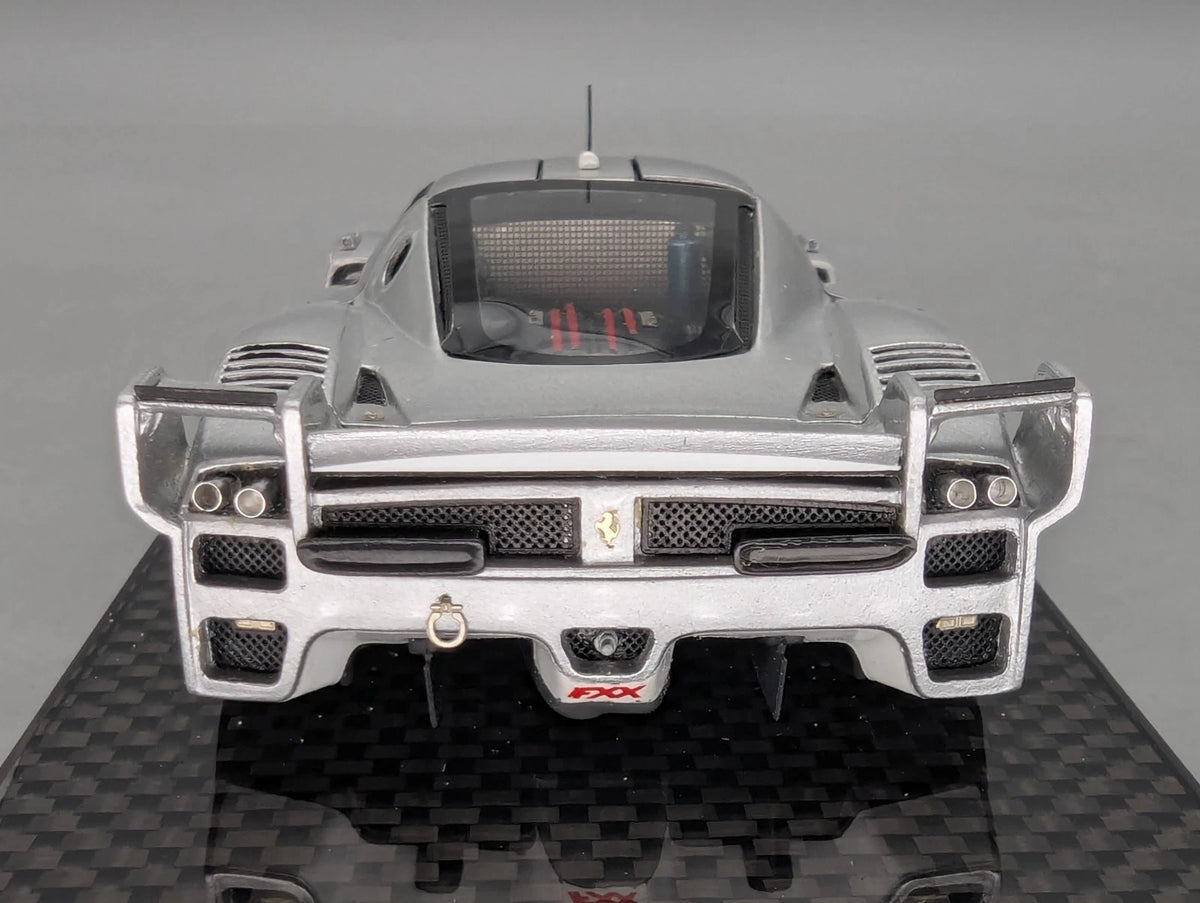 Modellautos 1:43 MR Ferrari FXX mit Open Door Funktion 55/100 Silber mit OVP