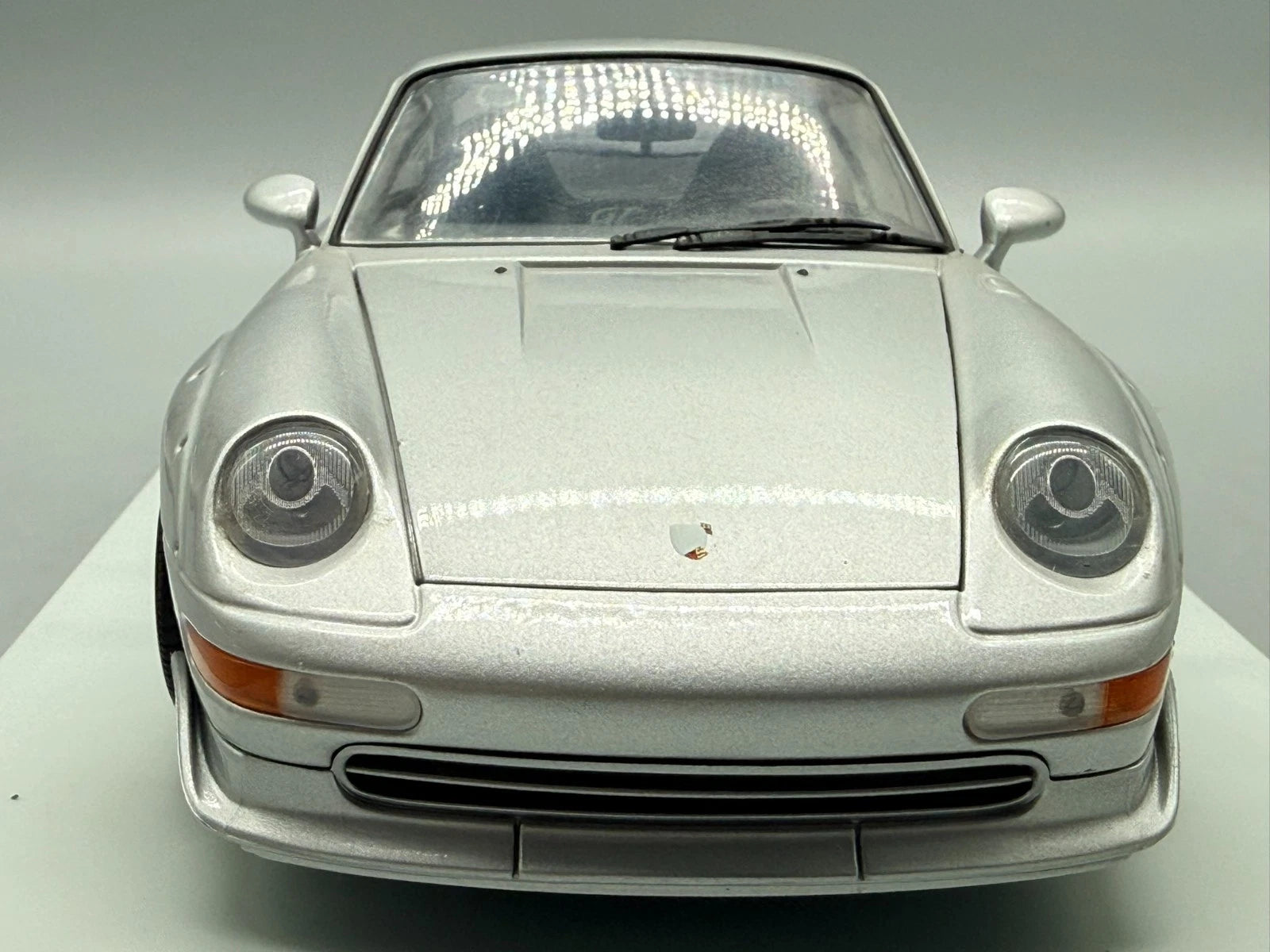 Modellautos 1:18 UT Models Porsche 911 GT2 Silber mit OVP