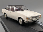 Modellautos 1:43 Ixo für Eaglemoss Opel Collection Rekord D 2,1 Liter Vitrine