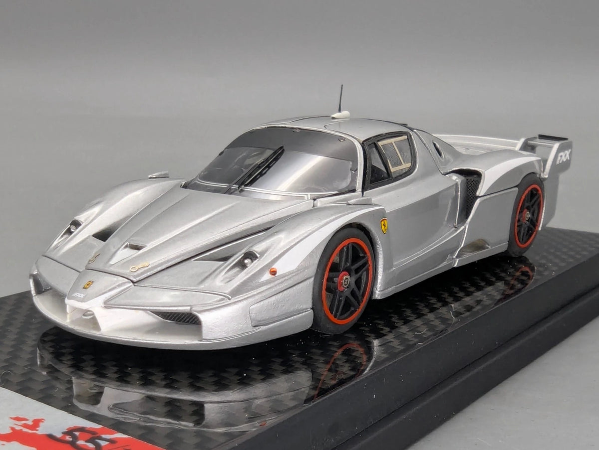 Modellautos 1:43 MR Ferrari FXX mit Open Door Funktion 55/100 Silber mit OVP