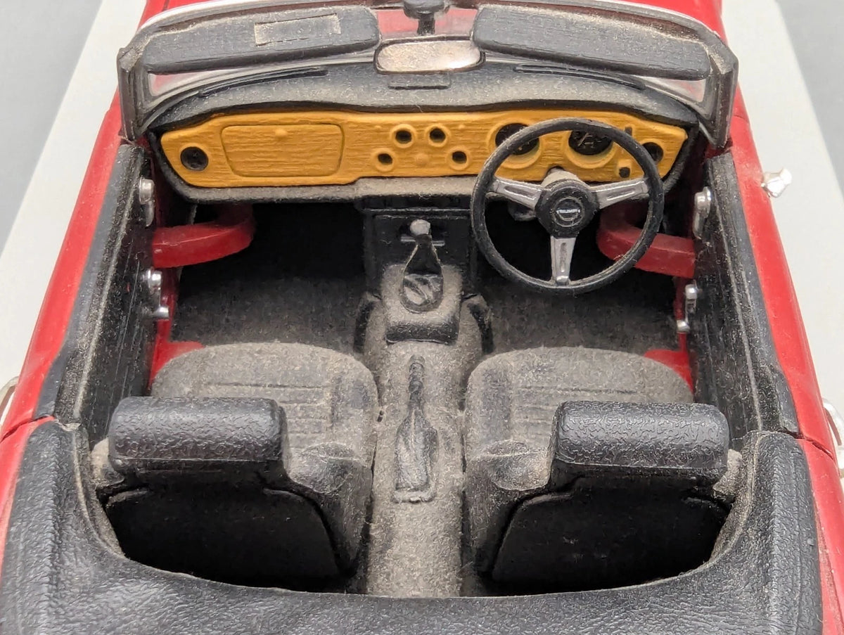 Modellautos 1:18 Britains Ertl Triumph TR6  Rot mit OVP