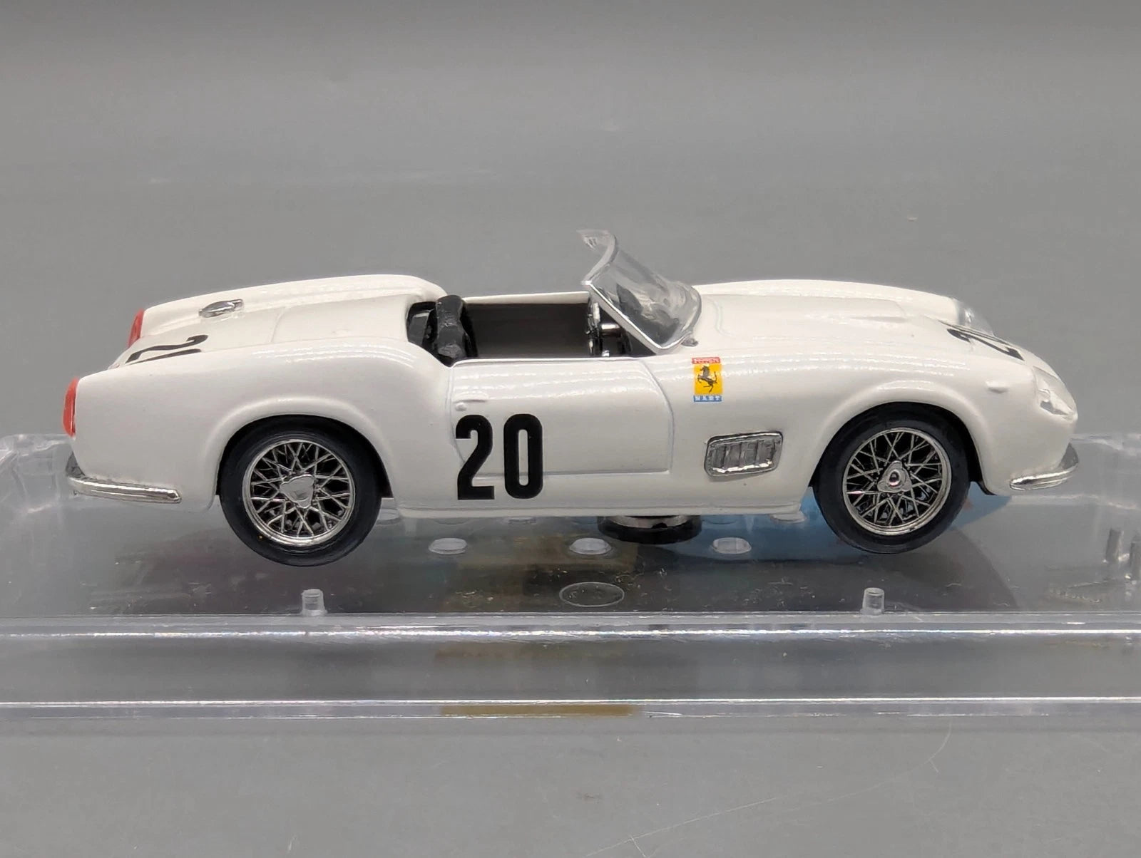 Modellautos 1:43 Vitesse Ferrari 250 Spyder California 24h Le Mans 1960 #20 OVP