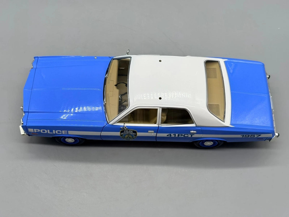 Modellautos 1:18 Greenlight Dodge Monaco NYPD 1978 OVP