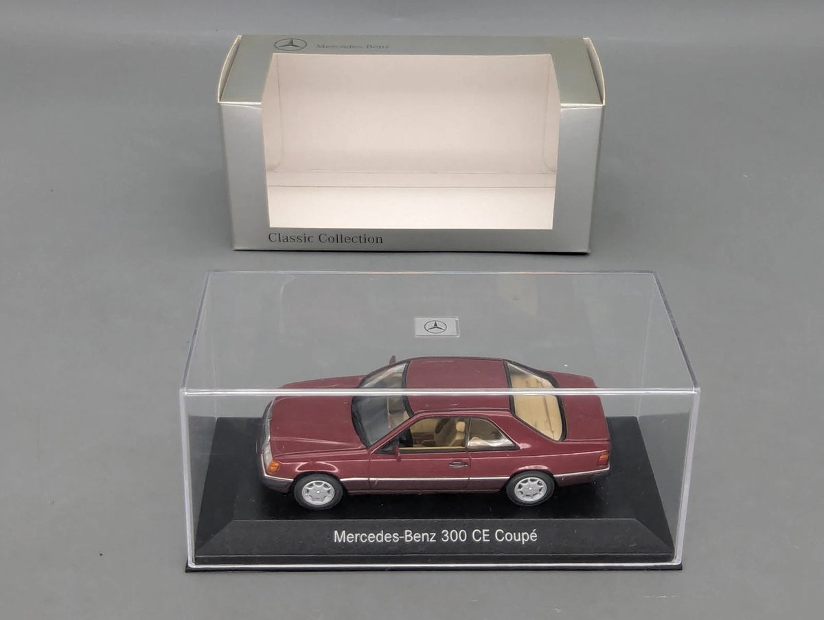 Modellautos 1:43 Minichamps Mercedes Benz 300 CE Coupe Almandin-Rot Dealer OVP