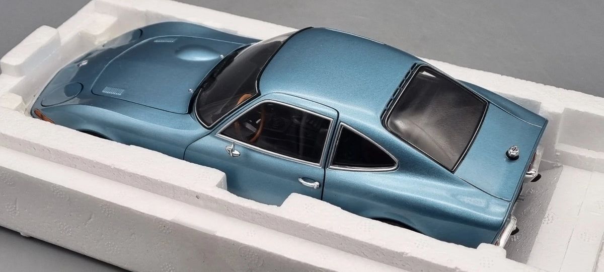 Modellautos 1:18 Minichamps 180 049030 Opel GT blau metallic 1972 Ltd 1/702 OVP