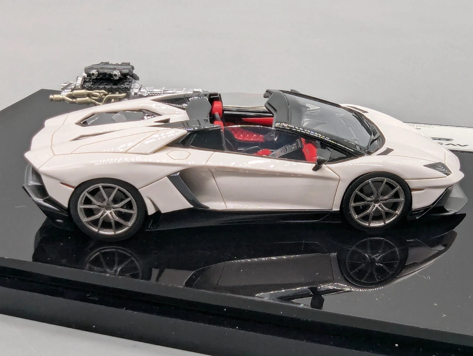 Eidolon Make Up 1:43 Lamborghini Aventador LP720-4 Roadster Engine Set Weiß OVP