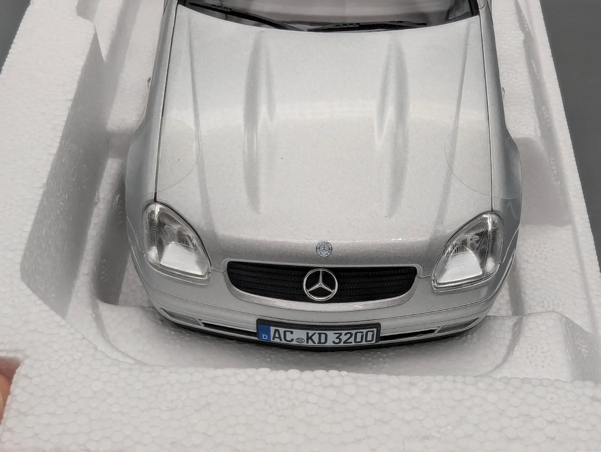 Modellautos 1:18 Norev Mercedes-Benz SLK 1996 Brillant Silver mit OVP