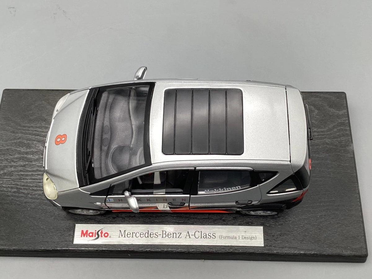 Modellautos 1:18 Maisto Mercedes Benz A-Class F1 Design Hakkinen mit OVP
