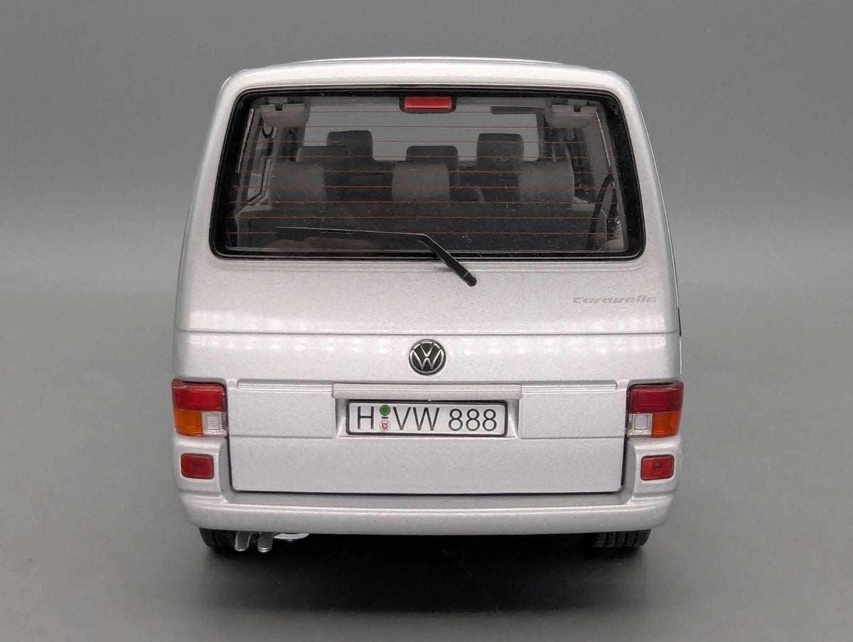 Modellautos 1:18 Schuco Volkswagen VW T4b Caravelle Silber mit OVP