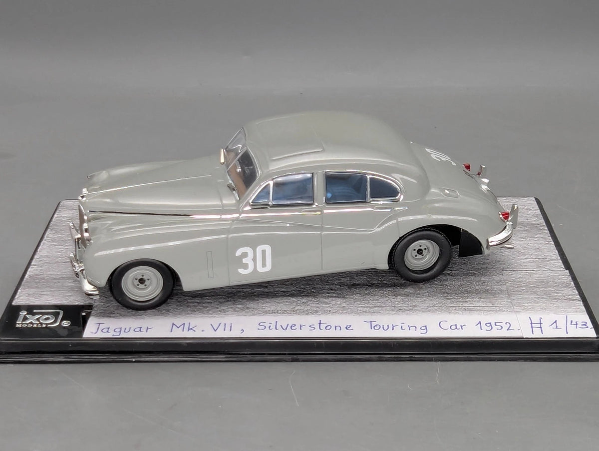 Modellautos 1:43 IXO Jaguar MK VII WINNER Silverstone 1952 #30 St. Moss OVP