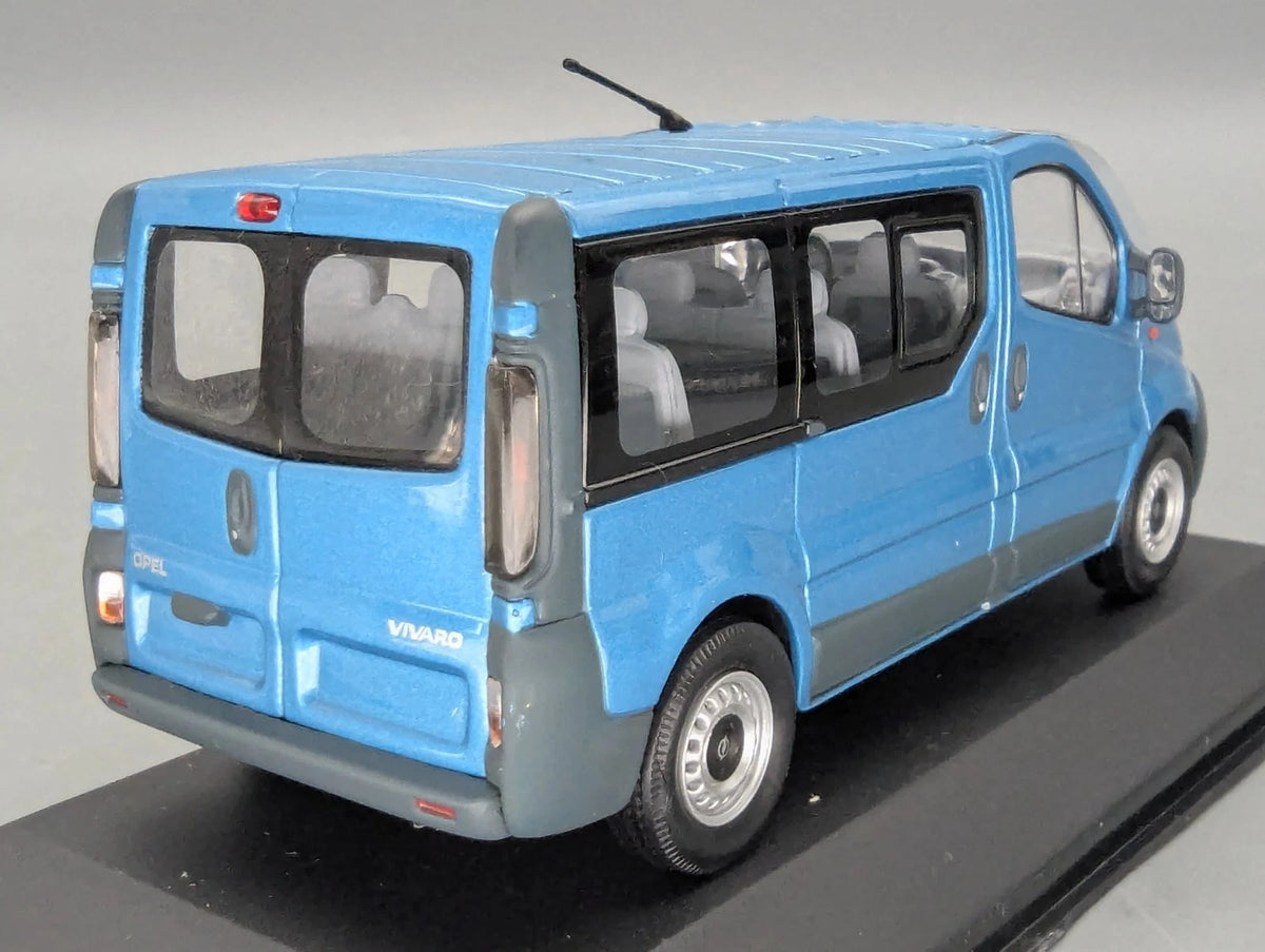 Modellautos 1:43 Minichamps Opel Vivaro Break Breezeblau Blau mit OVP