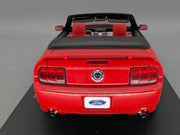 Modellautos 1:18 Autoart 73061 Ford Mustang GT Convertible 2006 Rot mit OVP