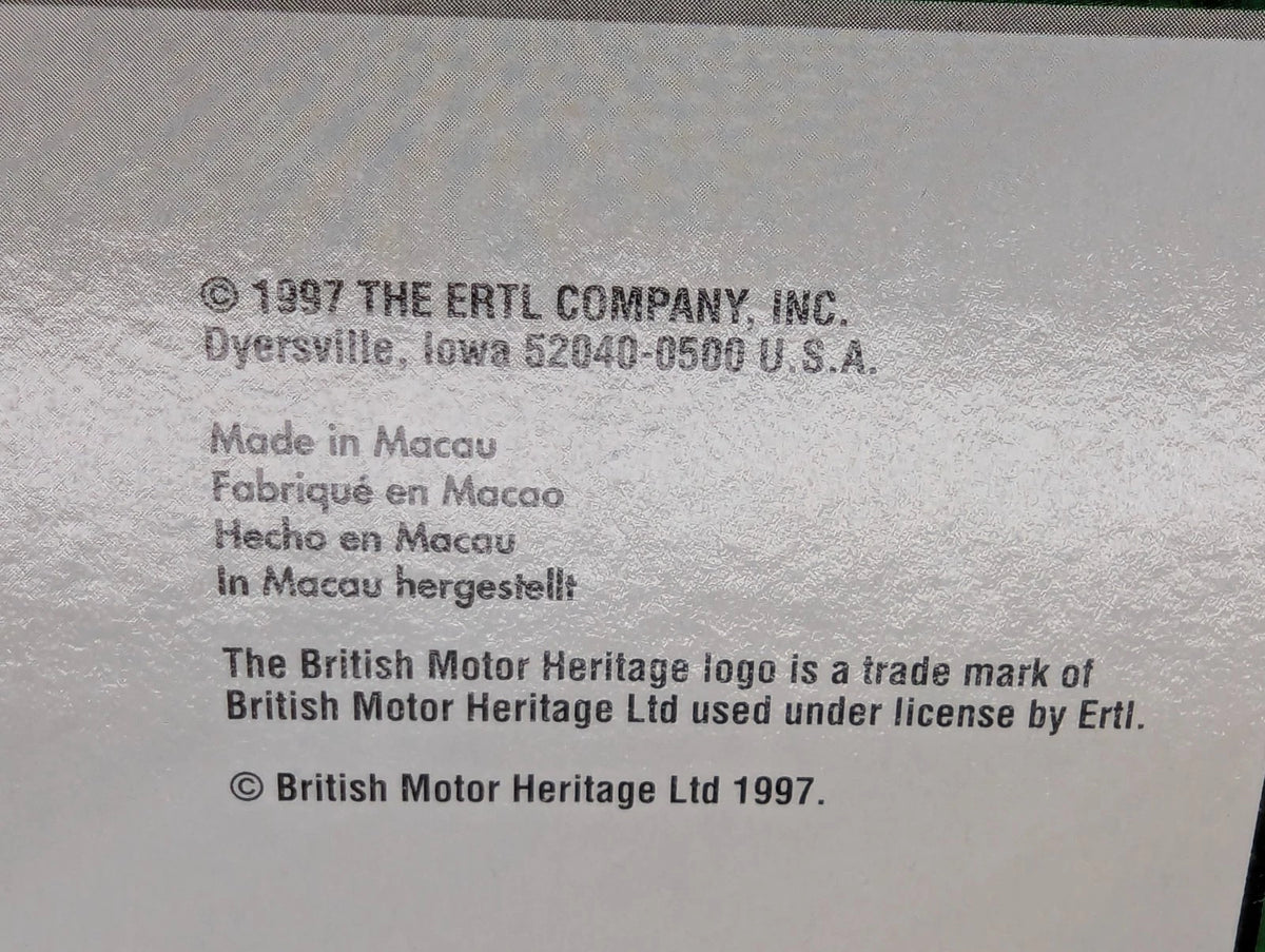 Modellautos 1:18 Britains Ertl Triumph TR6  Rot mit OVP